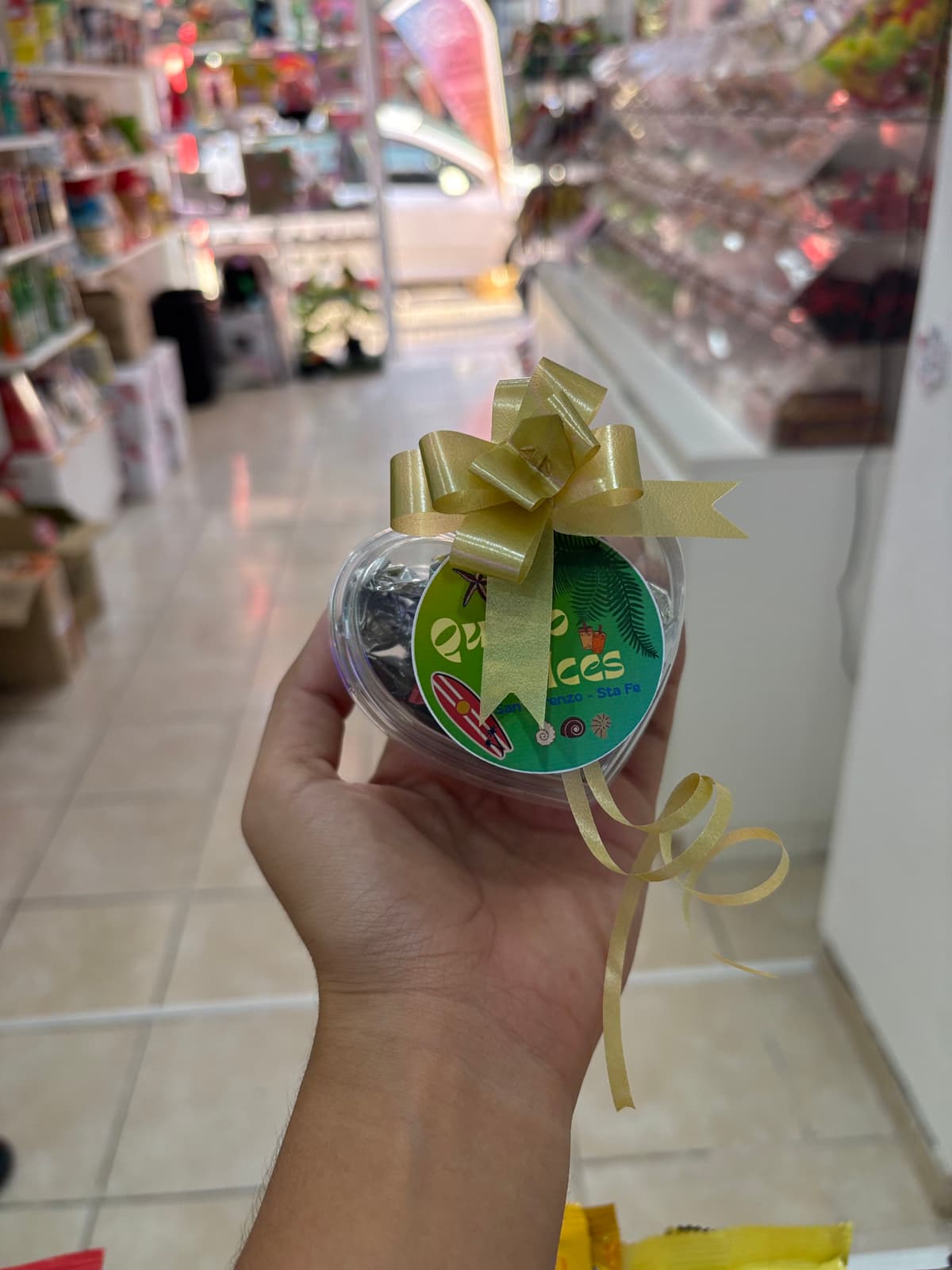 Acrylic Coraz贸n con Bombones